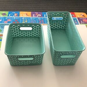 👶🏻 Plastic Storage Bins Set of 2